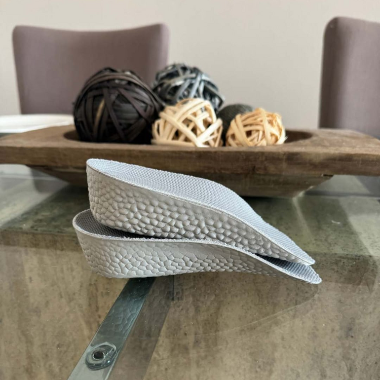 Inchmaxxers 2.0 - Height Increasing Insoles on glass table